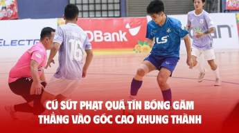 Cú sút phạt quá tín bóng găm thẳng vào góc cao khung thành